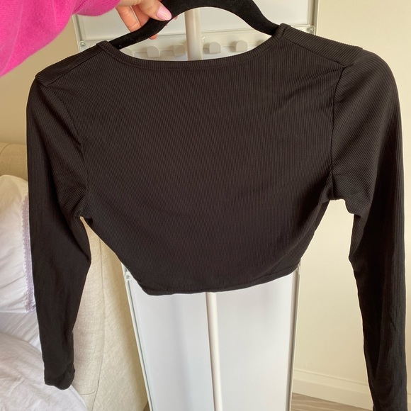 Black top - Picture 2 of 3